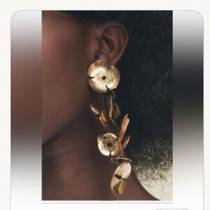 New year sale NWT ZARA 🎄HOLIDAY FLORAL CORD EARRINGS
🚨FIRM PRICE NO DISCOUNT